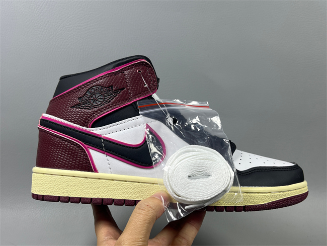 Men's Running Weapon Air Jordan 1 Black/White/Red Shoes 0718