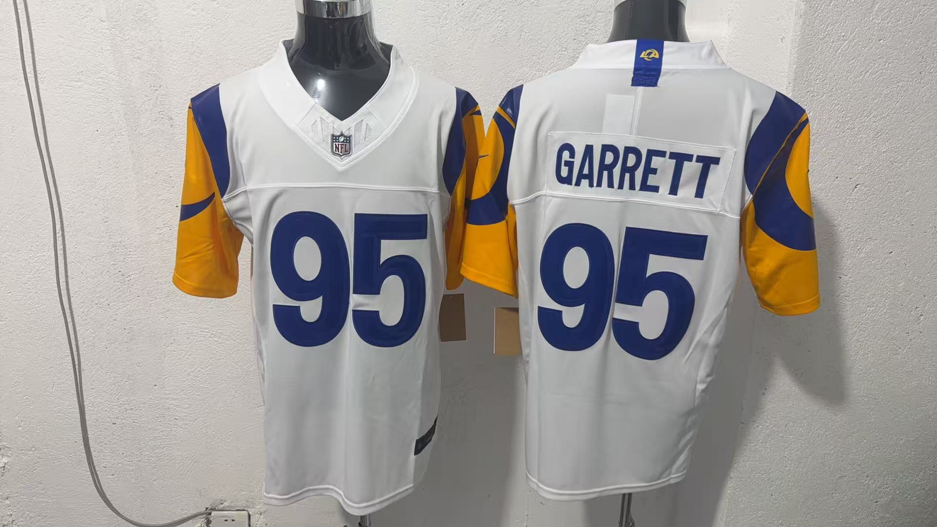 Men's Los Angeles Rams #95 Myles Garrett White 2026 F.U.S.E. Vapor Limited Stitched Football Jersey Men's Los Angeles Rams #95 Myles Garrett White 2026 F.U.S.E. Vapor Limited Stitched Football Jersey